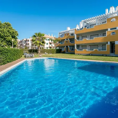 T3 With Swimming Pool Apartmán